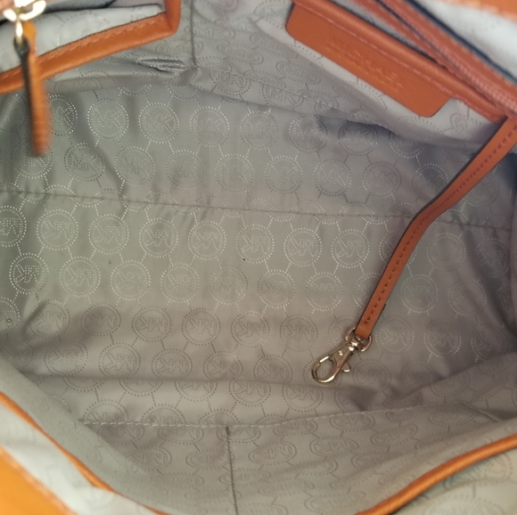 Micheal Kors handbag - Picture 2 of 2